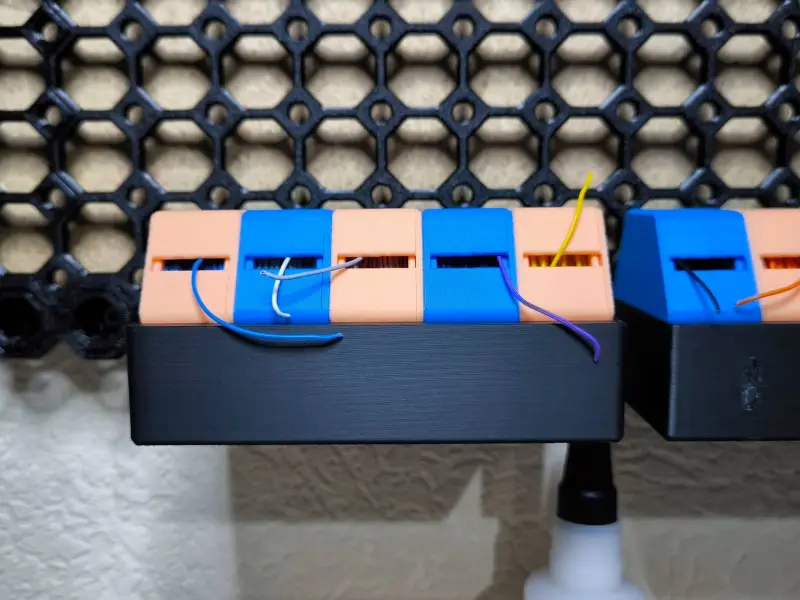 Bobina e contenitore per piccoli cavi per Multiboard