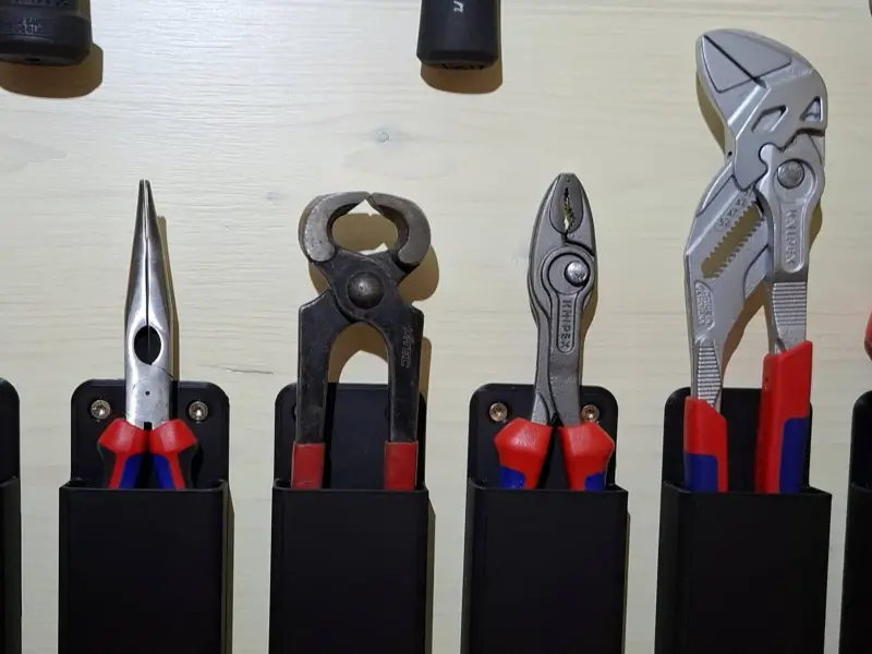 Tong / plier Mount