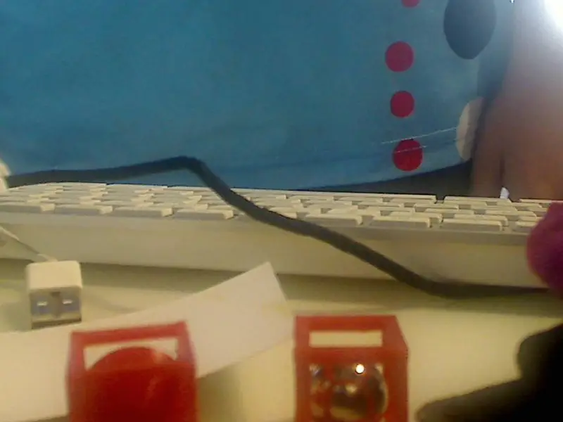 metal ball or PLA ball in cube