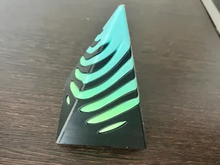 Triangle spin fidget toy