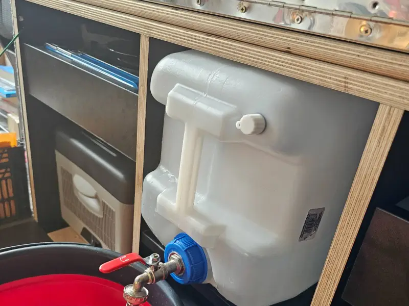 Air intake for canister