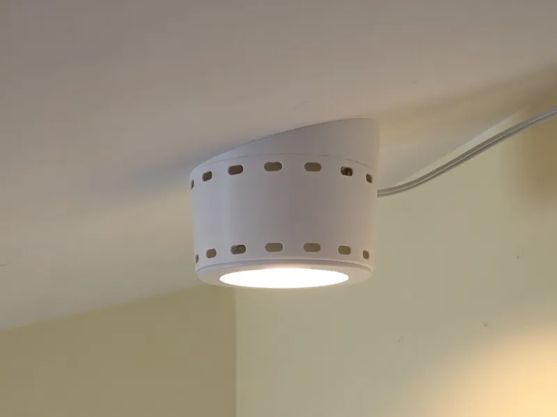 Mounting bracket for retrofit led pot light