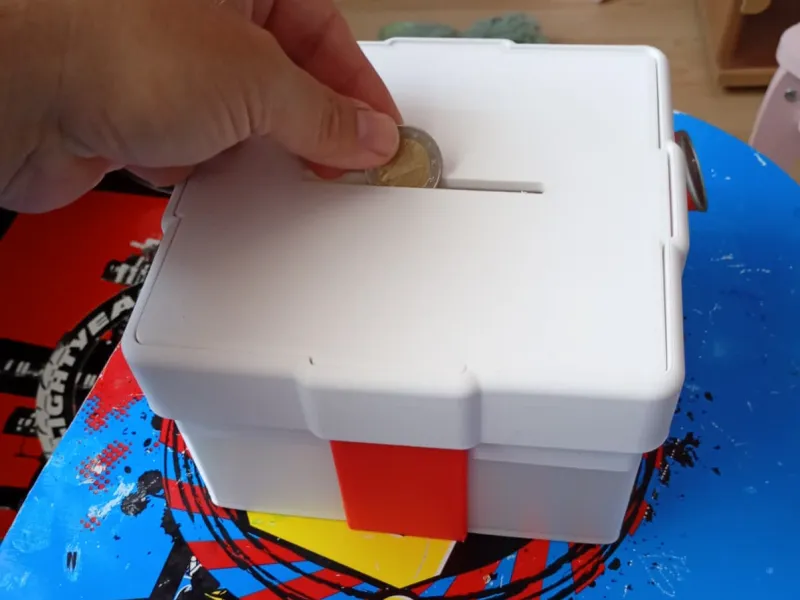 Überraschungsbox-Sparschwein