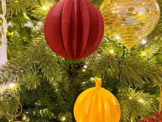 Ribbed Sphere Christmas Tree Ornament – Modern Design