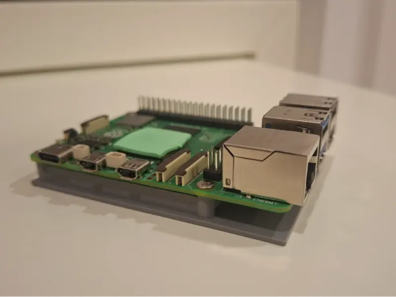 قاعدة بسيطة لـ Raspberry Pi 5
