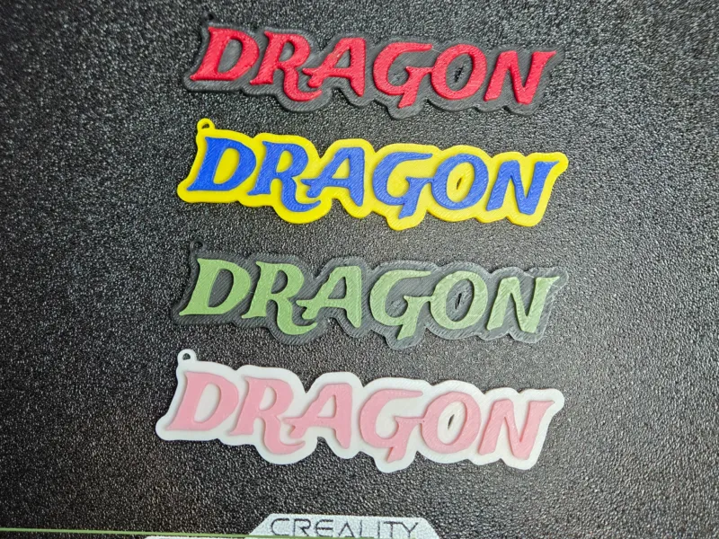 Llavero Etiqueta Dragón Mítico Script Fuente Trade Winds 2 Colores
