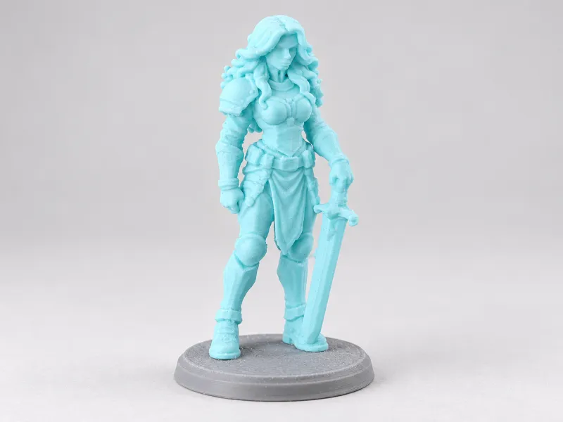 Armored Swordswoman – 32mm Fantasy Miniature