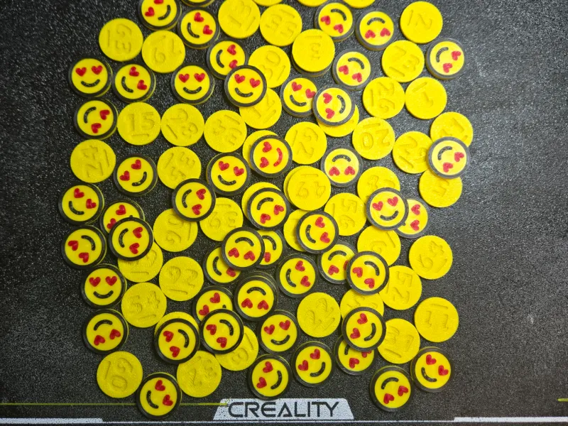 100 jetons emoji yeux en cœur numérotés de 1 à 100, impression rapide