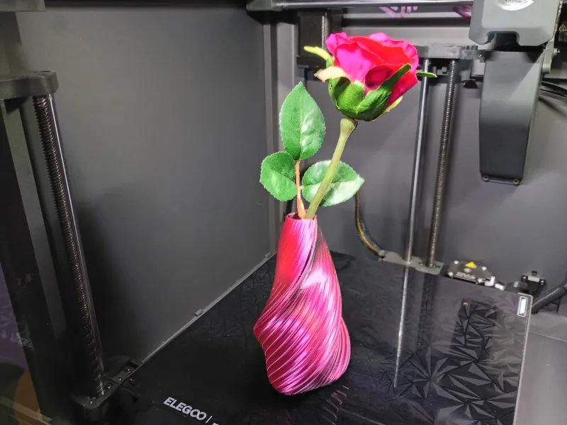 Nicholas – Spiral 3D Printed Vase