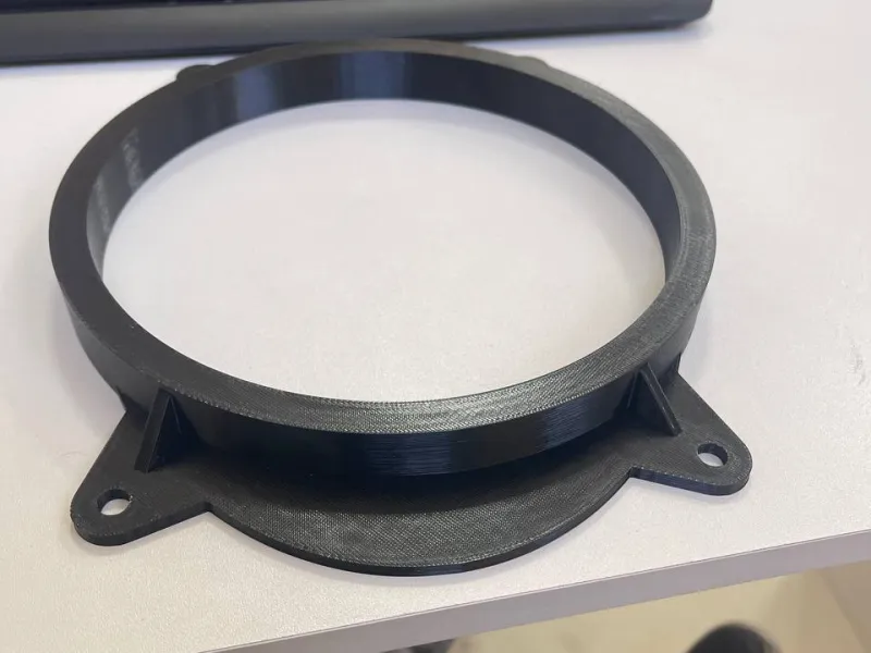 A spacer for a 20-inch Toyota Prado speaker FRONT