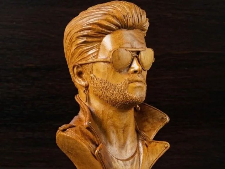 Busto de George Michael