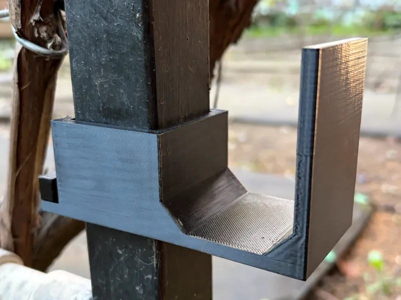 Soporte para manguera de riego en perfil 40x40
