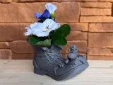 Macetero decorativo con forma de bota-0