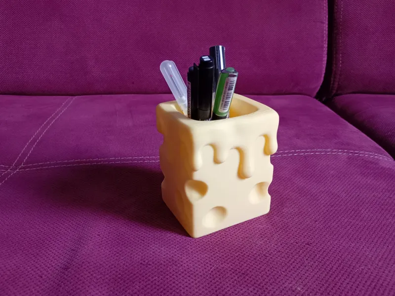 🧀 Melted Cheese Pen Holder