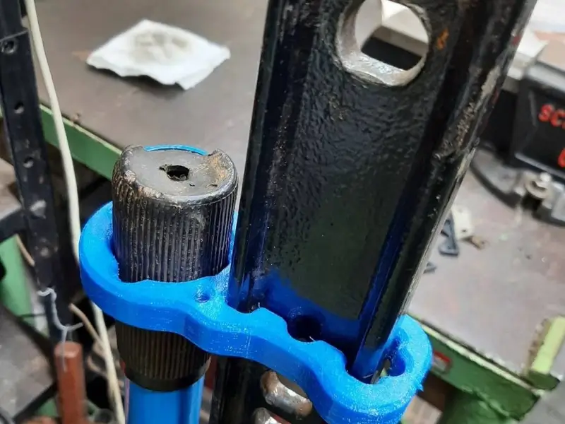 Hi lift handle isolator