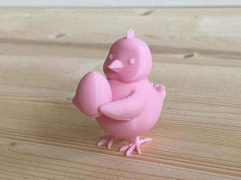 알을 품은 부활절 병아리