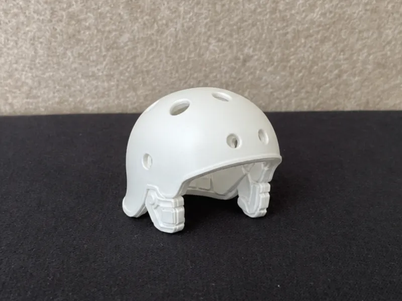 Miniatura de casco de skatepark