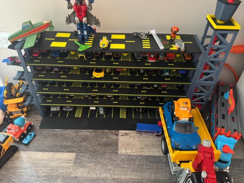 Hot Wheels Parking Lot (Cars, Trucks, Air Planes)