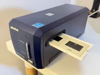 Slide holder for Opticfilm scanner