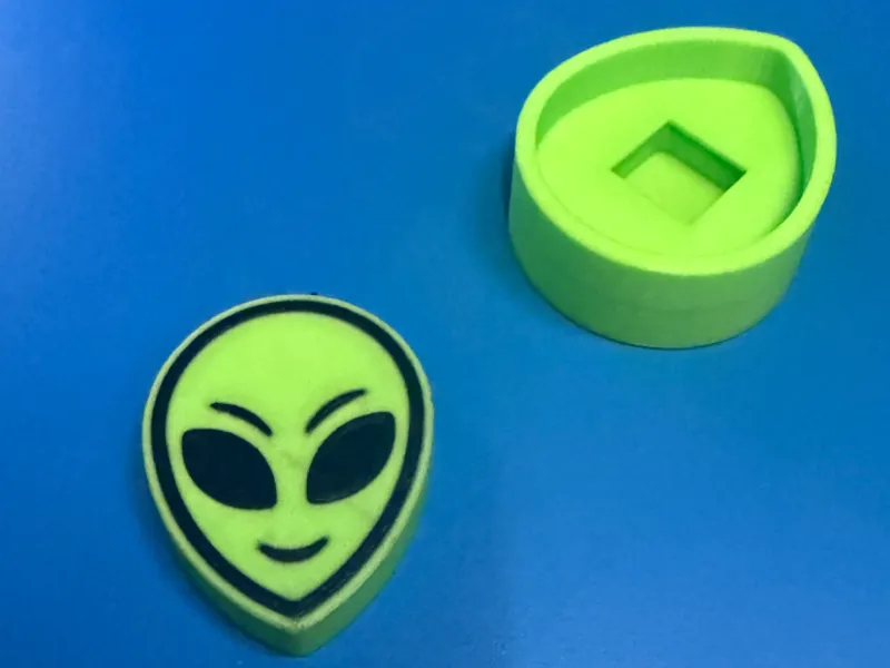 Alien head clicker