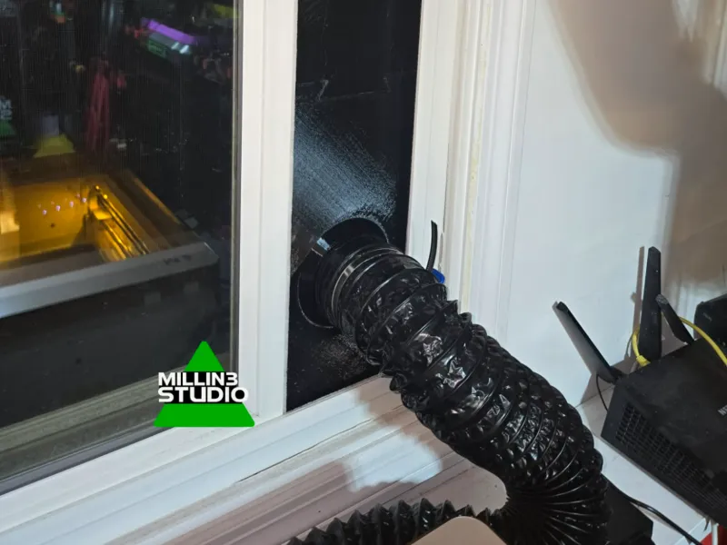 Vertikaler Fensterabzug für Lasergeräte und Klimaanlagen