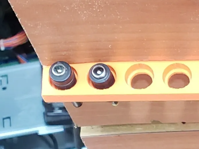 Laptop-Stiftablage aus Holz mit Rillen