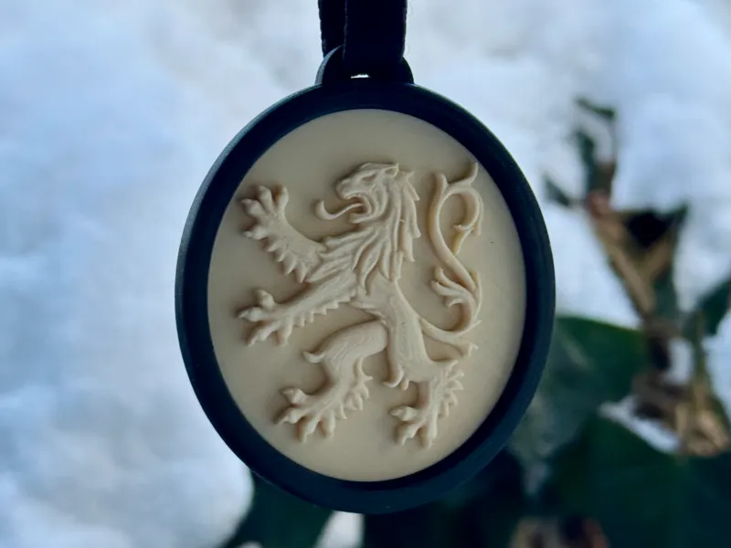Lion Sign Medallion Pendant Relief