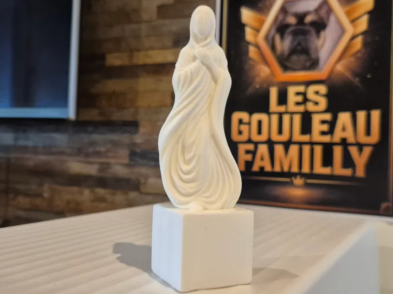 sculpture femme draps moderne