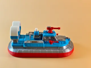 可以浮在水上的武装气垫船