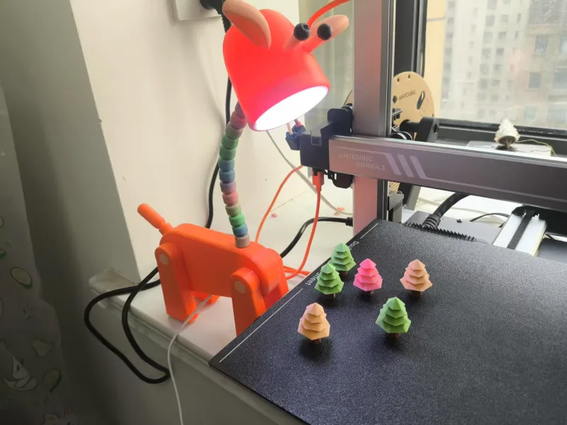 Giraffe Creative Desk Lamp - Illuminates Life with the Spiri