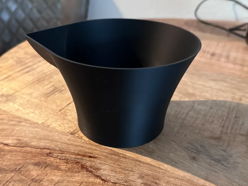 Simple cup to stir and pour liquids
