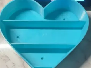 Heart display shelf