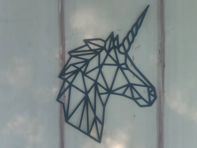 Low-Poly Einhorn-Wandkunst