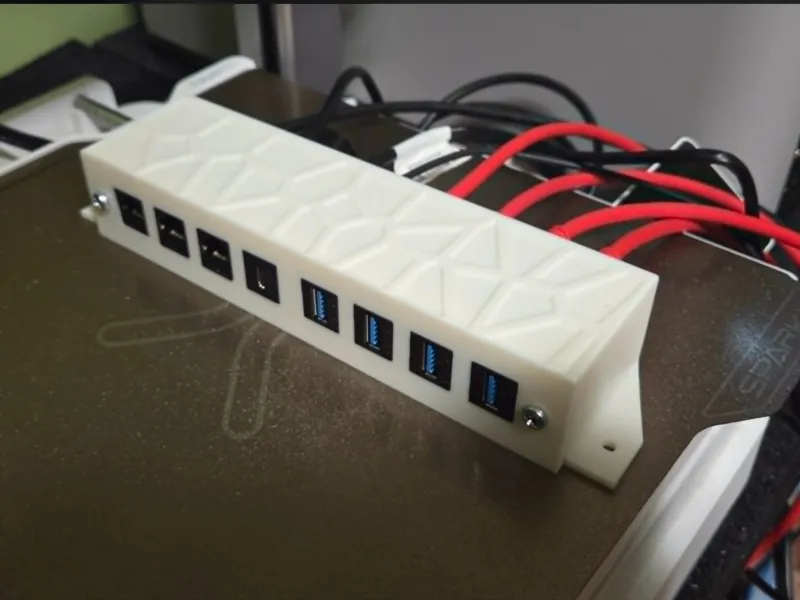 Keystone housing for mounting up to 8 keystone modules