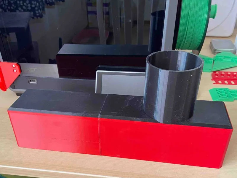Jet planer dust collection shroud.