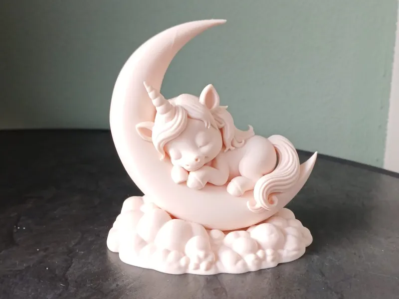 Schlafendes Einhorn auf dem Mond