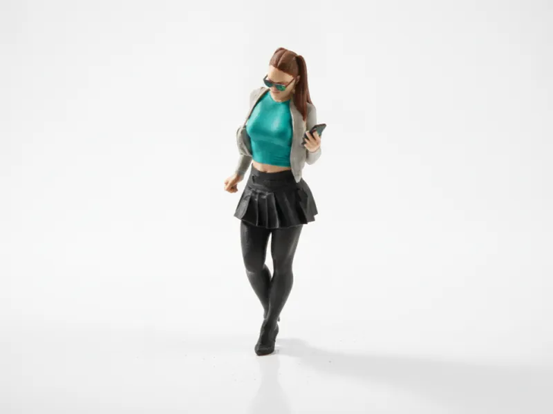 Estatueta de Mulher com Telefone Figura Feminina para Impressão 3D