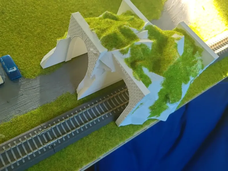 Tunnelportal Spur N, zwei- und dreigleisige Tunnelstrecke