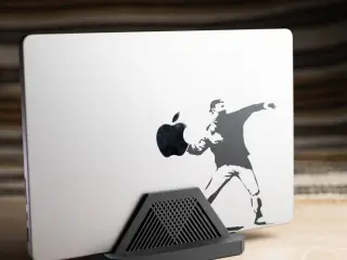 vert · laptop stand