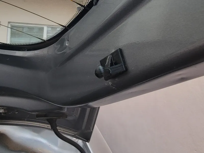 Nissan Kofferraumhalterung