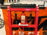 Hydraulic workshop press storage.-0