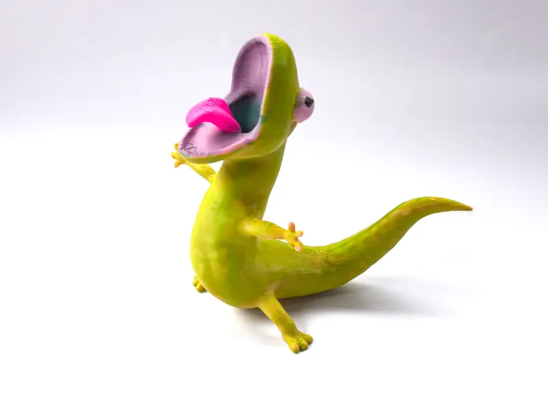 Screaming Tom the lizard - hoppers