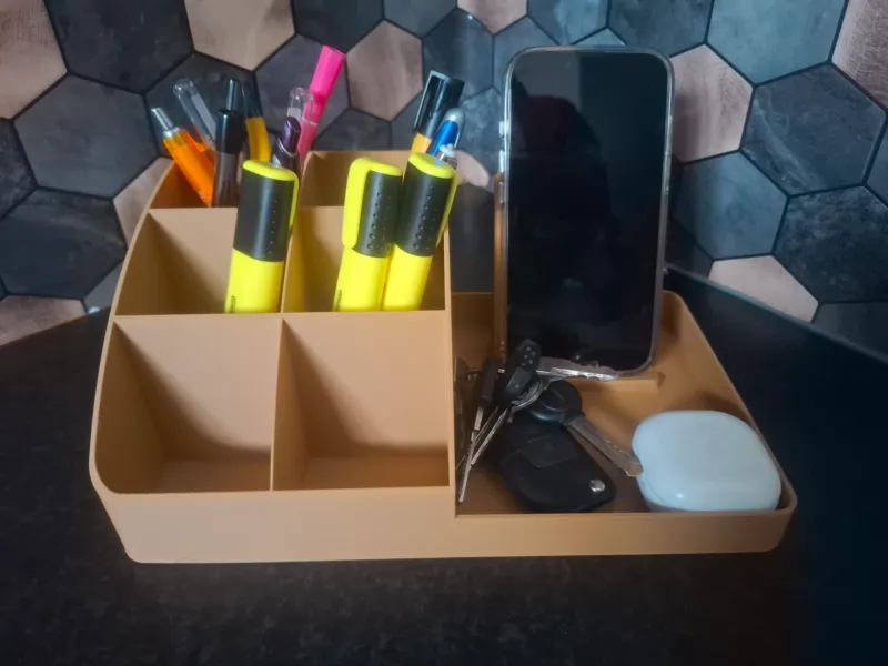 Desk organizer