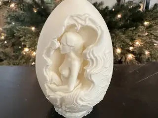 Nude Egg 1