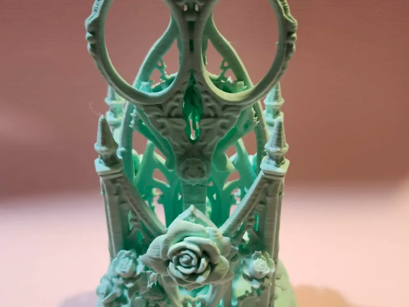 Cattedrale delle Rose – Trono per Utensili Artigianali