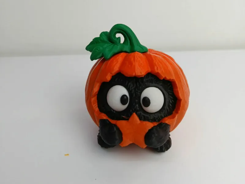 Susuwatari de la película El viaje de Chihiro, multipartes y multicolor