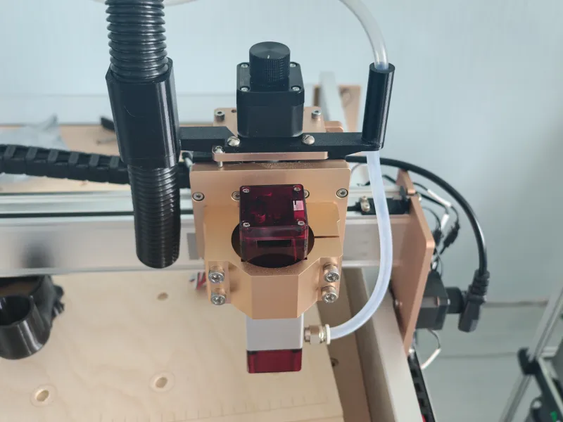 Lunyee 4040 CNC head mount for vac & air hoses