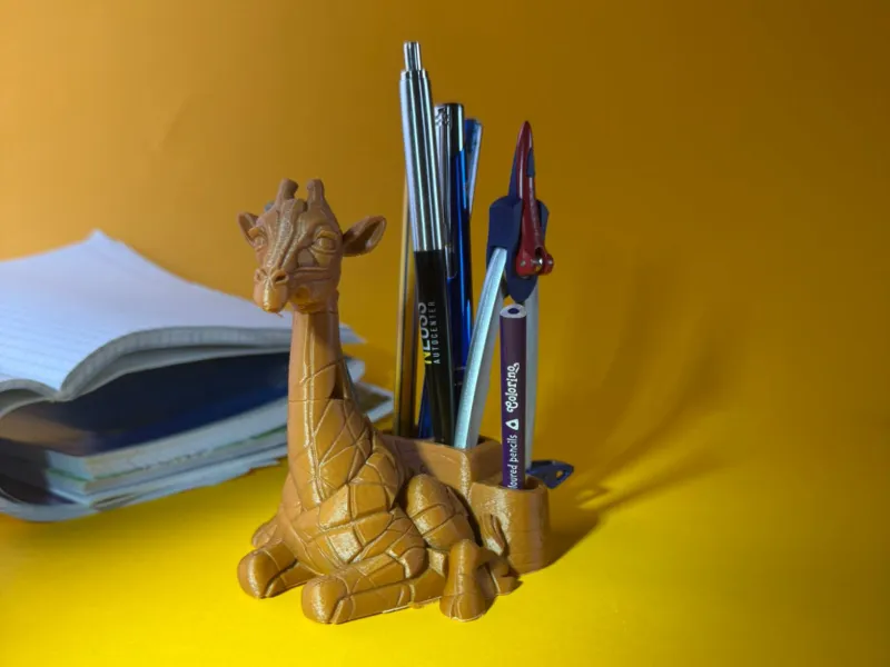 Portapenne e cancelleria a forma di giraffa