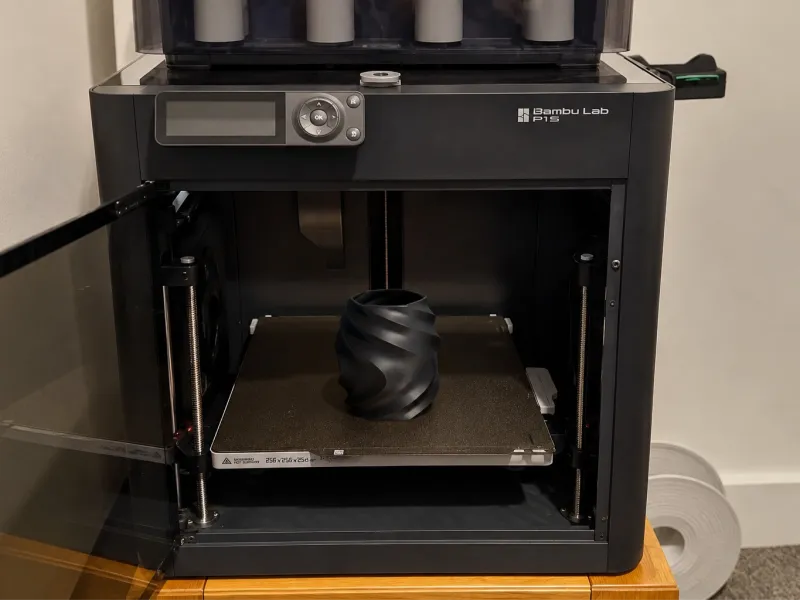 Vase tonneau cannelé tourbillonnant