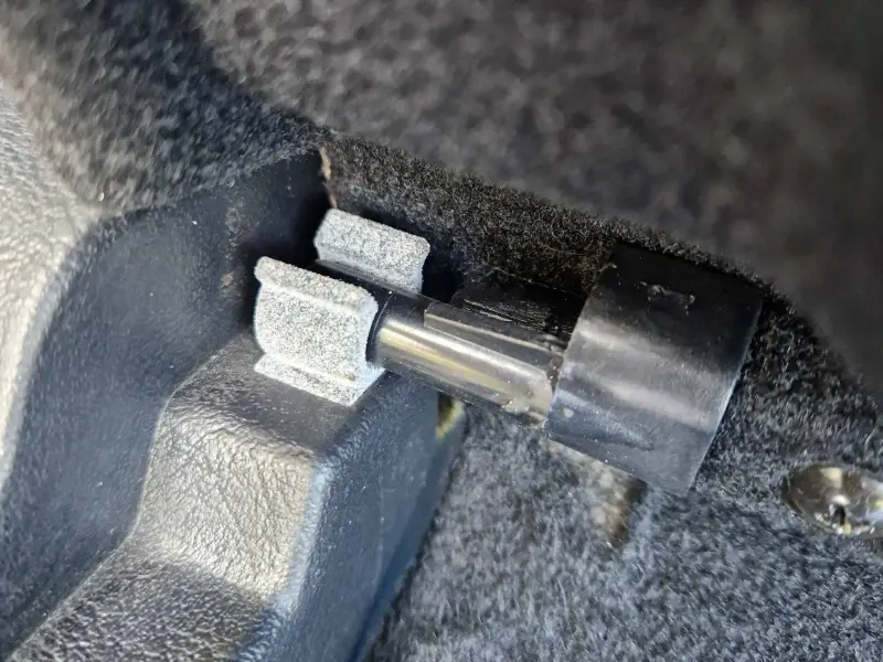 Hyundai Coupe, Tiburon, Tuscani Parcel Shelf Clip